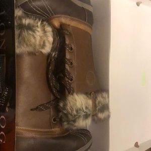 London Fog Boots  size 9 asking $50